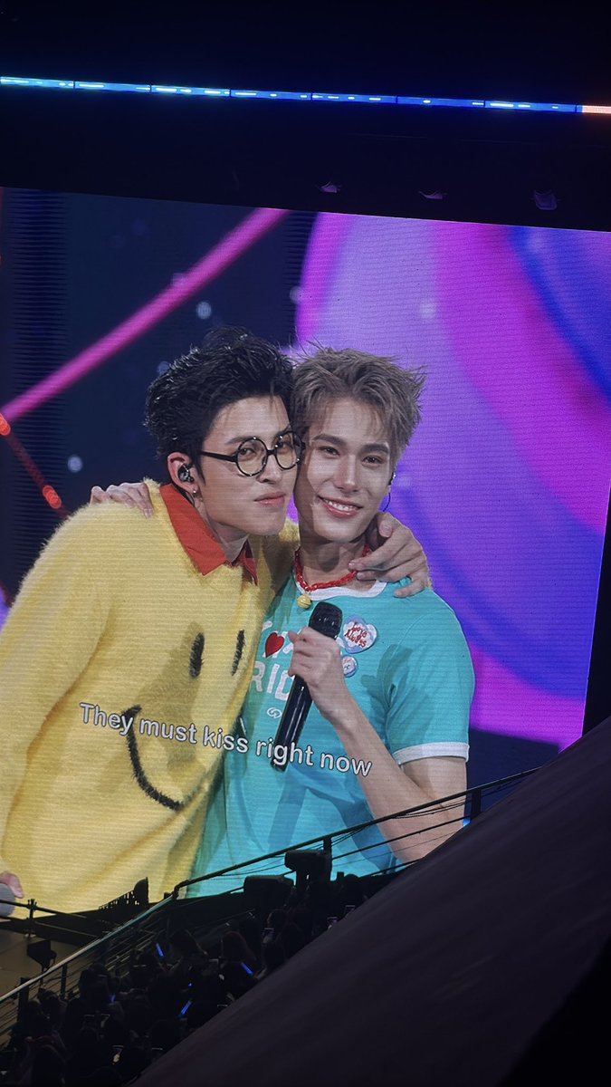 cccheesecake__'s tweet photo. ไอ้เจี้ย ๆๆๆๆ ปอนด์ภูวินทร์จุ่มแก้ม (0.01 วิ) 😭😭😭😭😭😭😭😭😭😭😭😭

PONDPHUWIN ETERNAL STAR

#PondPhuwinConcertD3 https://t.co/lQ6rlJkgp6