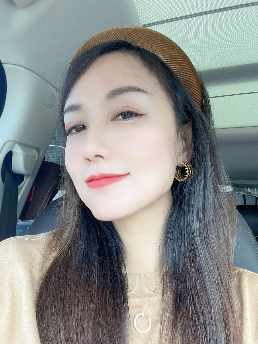 eryue1314's tweet photo. 35+岁离异高中老师，鼓起勇气第一次在 X 发正面自拍，希望能收获善意与欣赏。 https://t.co/9FCV1gBhXo