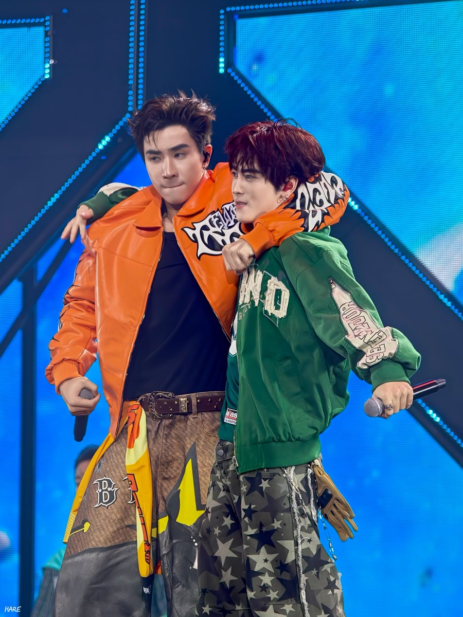 Hareshine's tweet photo. ไจแอ้นไม่ยอมให้ซุเนโอะห่างตัวเลยน๊า ✨️👀

PONDPHUWIN ETERNAL STAR

#PondPhuwinConcertD3
#PerthTanapon #Santapp #Perthsanta https://t.co/Edw1x4eHLQ
