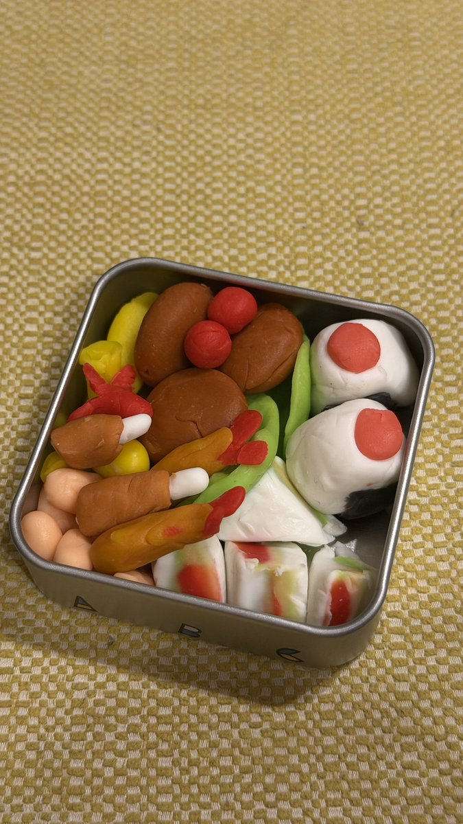 M___S___O___'s tweet photo. 【日記】
🍙月🏊日

最近の娯楽は息子の粘土でお弁当作ったり、よみうりランドのプールに行ったり、
近所のお店で贅沢ランチをしたり、隠れ家的なソフトクリーム屋で涼をとるなど。 https://t.co/t1lVm6wBYl