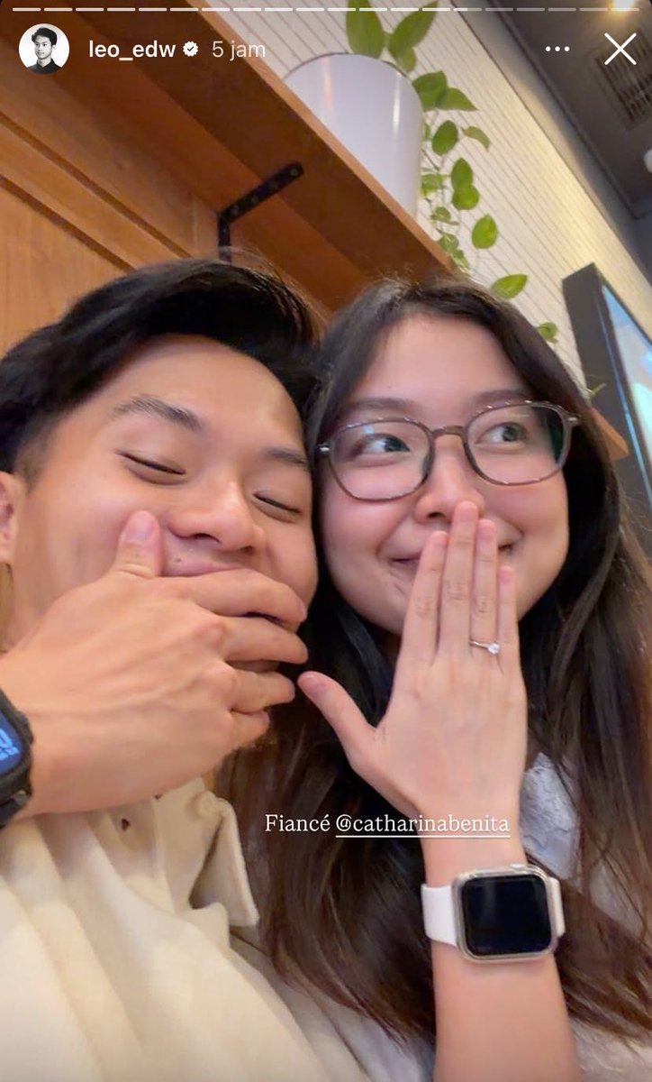 salmaatcha's tweet photo. IYA IYAA LEEE UDAH PUNYA MY FIANCÉ 😔 TENGIL BANGETT🤏🏻🤏🏻😭 https://t.co/p39iTo5ycP