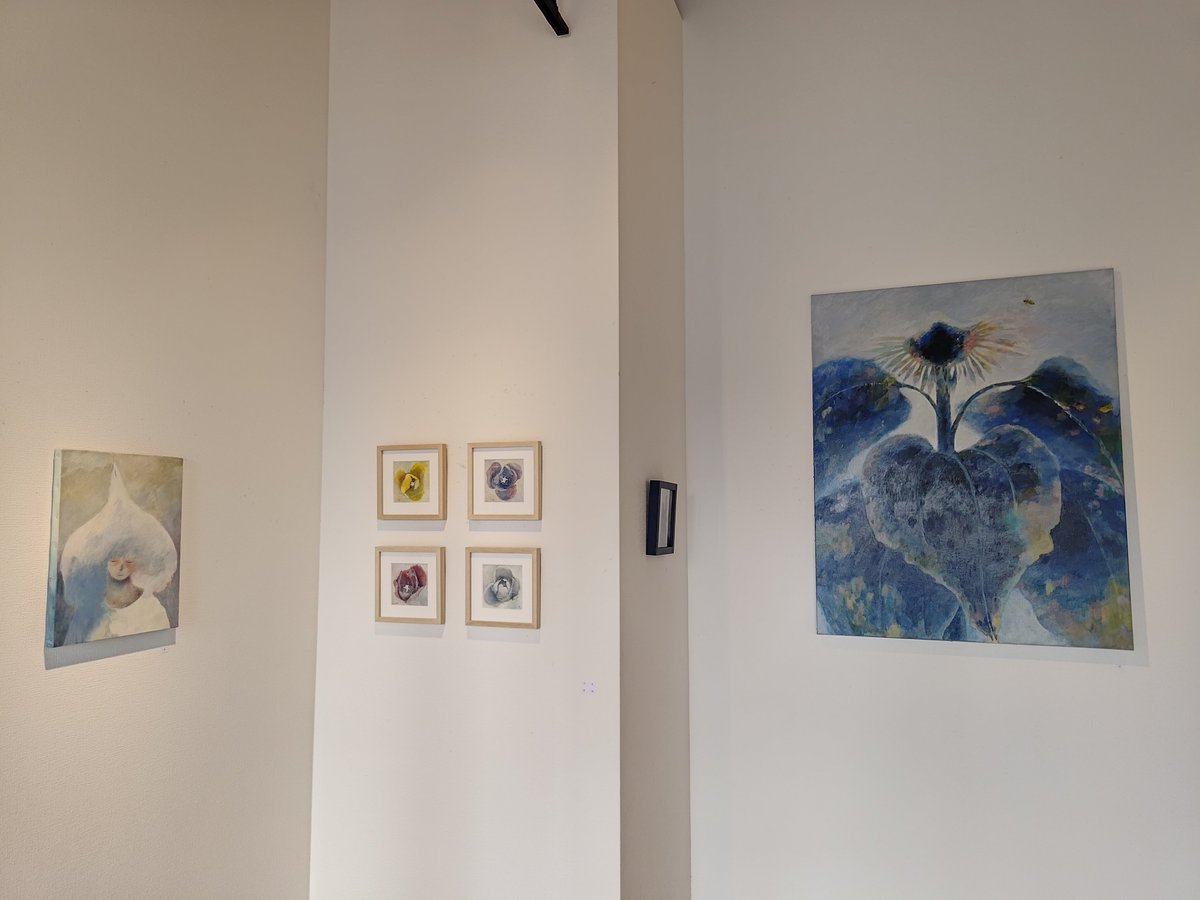 NaoeTOS's tweet photo. 岐阜の川原町GallerySaganにて中舘玲愛 絵画展 遠くで星が爆発する音が聴こえる をみる、作家の今までの過去作と新作を包括的なかたちでみれるかたちで展示が展開されていてかなりみごたえがあります、8/30迄開催  https://t.co/FtR3lEDcWb https://t.co/Rtfxh1hUby