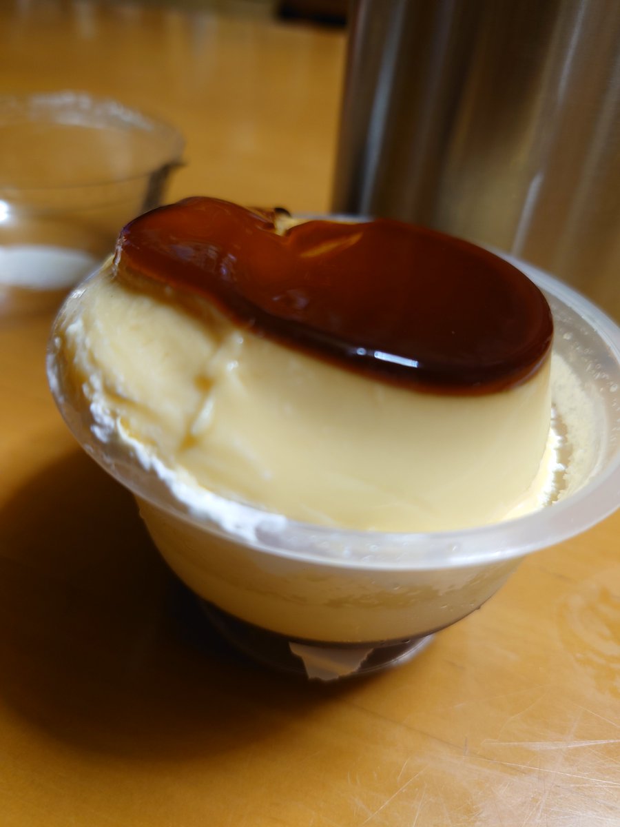 maya73162374's tweet photo. セイコーマートのプリンと酎ハイ

派手に転んだ割に、この程度の崩れで済んでヨカッタ🍮✨

#晩酌
#晩酌第二部 https://t.co/j2ydqzZp79