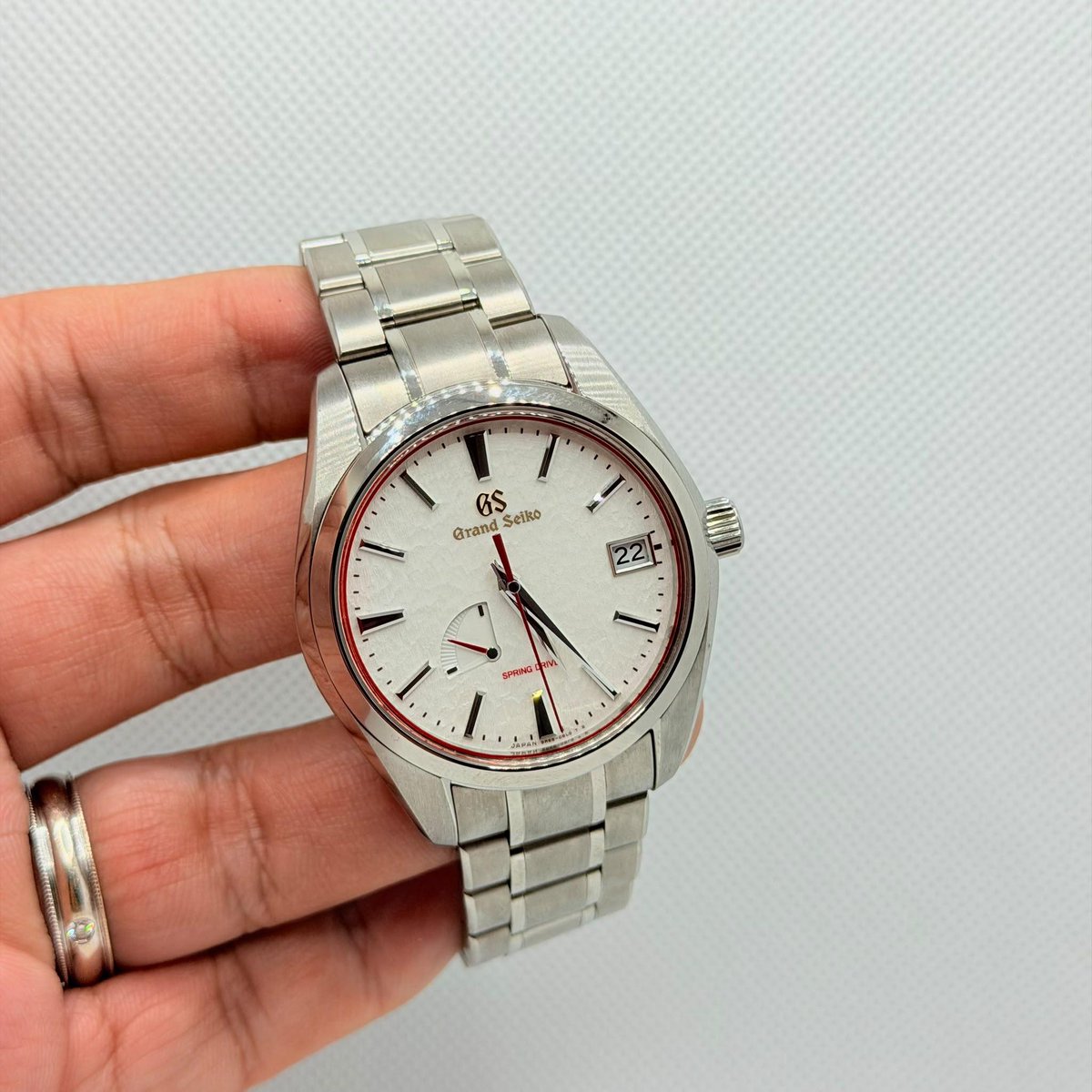 WatchPatrolRF's tweet photo. 🌨️ Grand Seiko’s “Red Snowflake” SBGA421 is more than a dial—it’s texture you can feel. Only 390 made, and the Zaratsu polishing is unreal up close. #GrandSeiko #SpringDrive #LimitedEdition #pacodo
💰 $7,000 at https://t.co/aa55IXLjKO https://t.co/bIlCOvvmuo