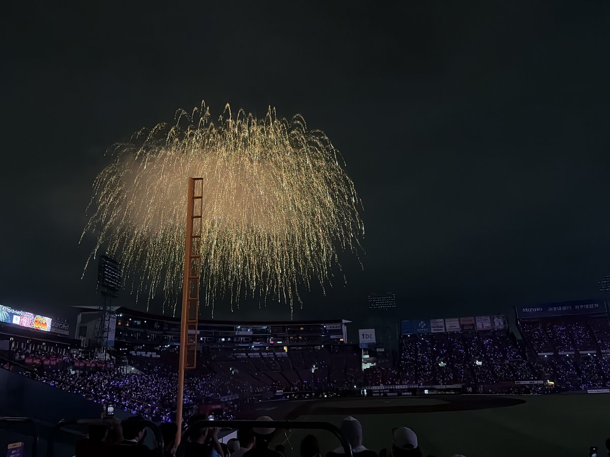 071019_So's tweet photo. 仙台3連戦、終了。
皆様、ありがとうございました。

晩夏の仙台で3連勝。首位と5.5差です。
３試合ともにナイスゲーム！

#博多激獅会
#extreme出社 #仙台編
#花火と星空のディスタンス https://t.co/Xzua2Om8jL