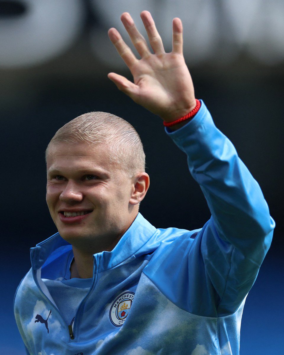 OffishalEmperor's tweet photo. Erling Haaland debuts his new look against Bournemouth 👀👋 https://t.co/UvlKaKLYe1