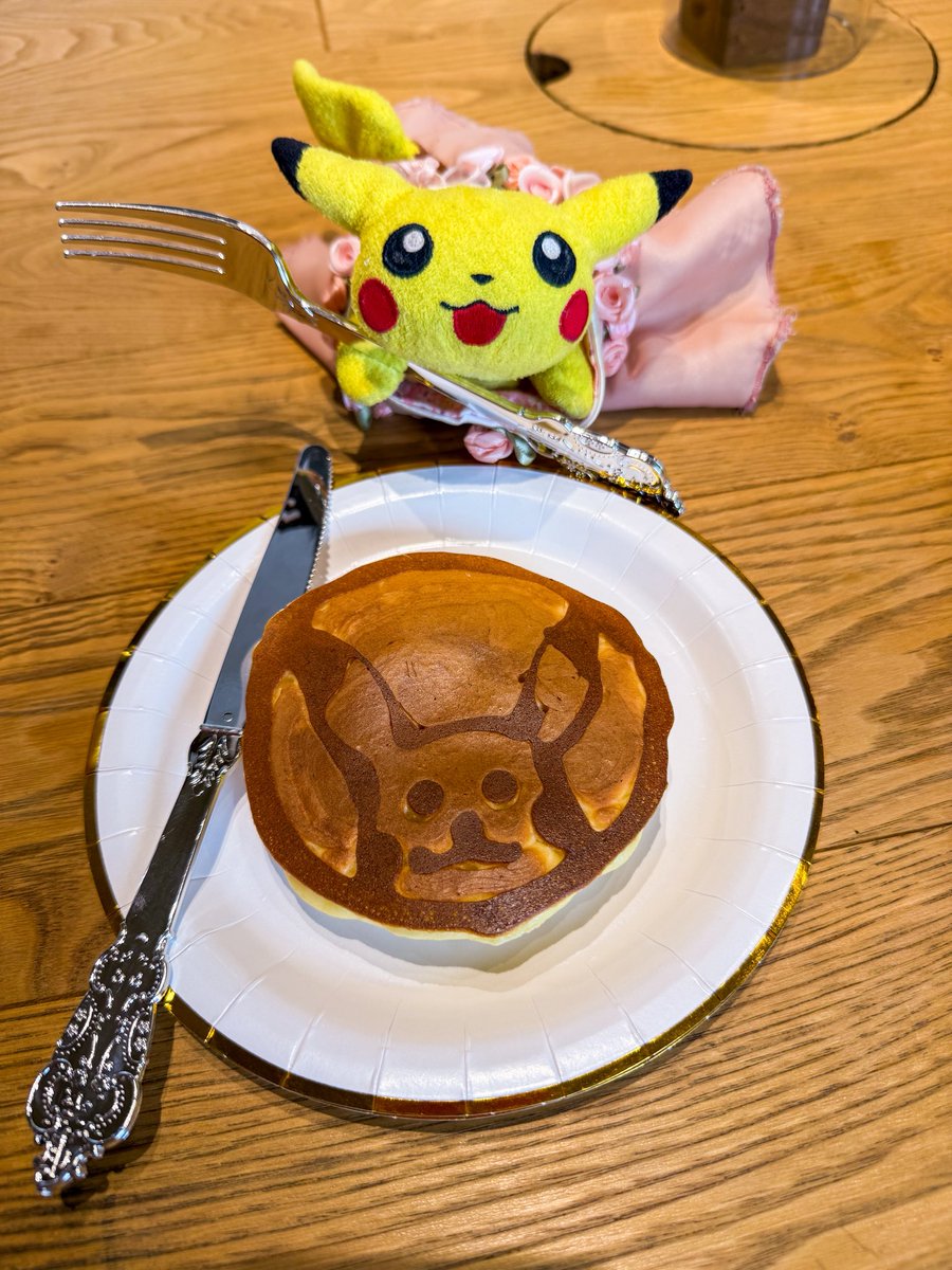 natupika's tweet photo. @ni__in2 さんに作って貰ったパンケーキ🙌🙌🙌

めちゃくちゃ可愛くて食べるの勿体なかったです😭😭😭
※カリふわでとても美味しかった😋

ありがとうございました🫶

#カレハロ
#カレスコイベント屋 https://t.co/f1uV55xnDU