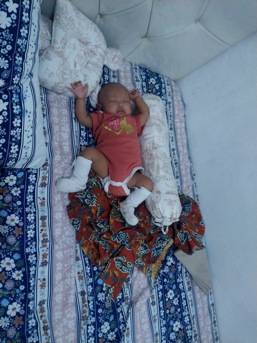 gfirman19's tweet photo. Hai nak, maafkan dida yg dimasa pertumbuhan kamu, dida berangkat kerja sebelum kau bangun, dan pulang saat kau tertidur, tumbuh lebih baik yah nak, demi masa depankamu dan mida, apapun dida relakan dan kupastikan ke halalannya, lopyu https://t.co/QQvHS22aic