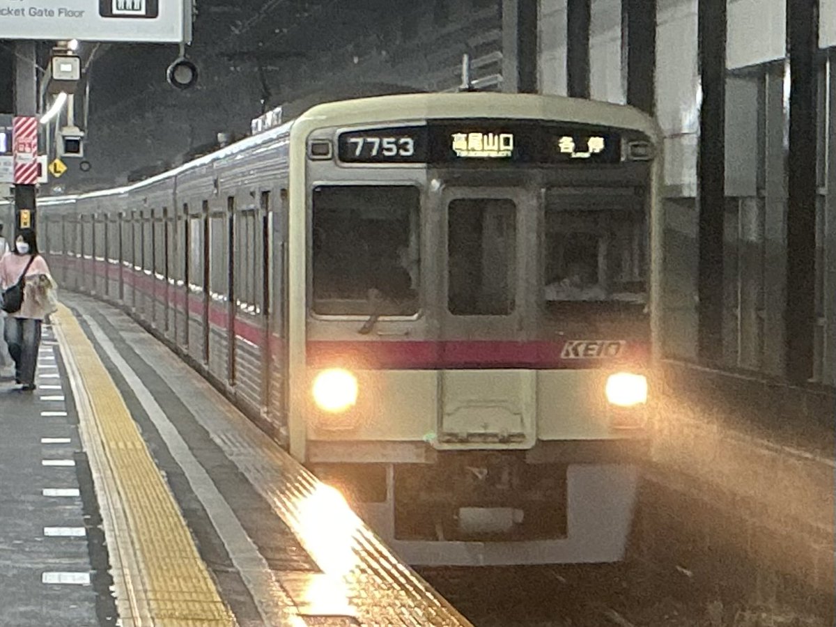 ct6_ld's tweet photo. #1編成しかいない列車を無言であげる 
ほら���？ https://t.co/jjEonkBMAp