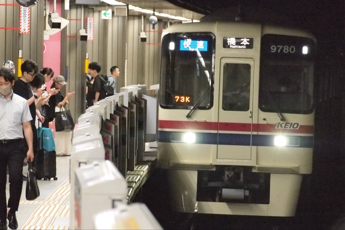 ct6_ld's tweet photo. #1編成しかいない列車を無言であげる 
ほら���？ https://t.co/jjEonkBMAp