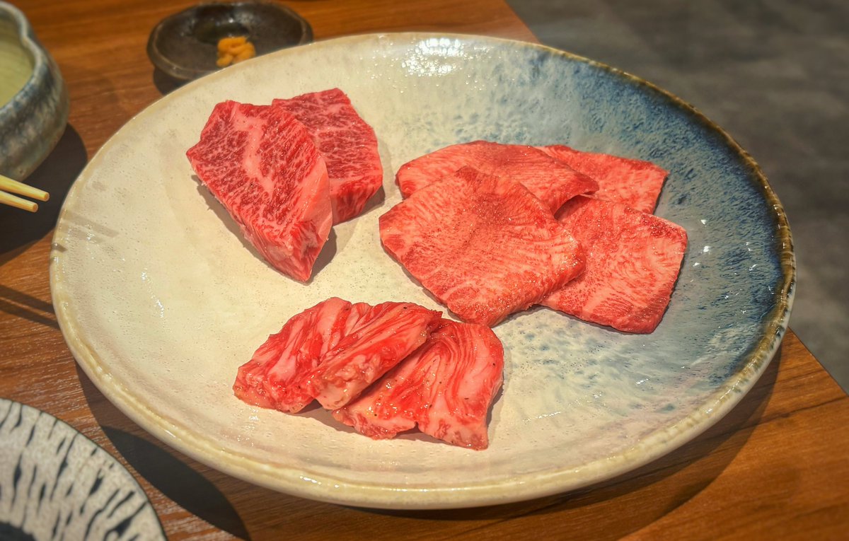onshinfutsu's tweet photo. こちらは晩ご飯のちょっといい焼肉です
大変美味しゅうございました https://t.co/fXyRcJXx9V