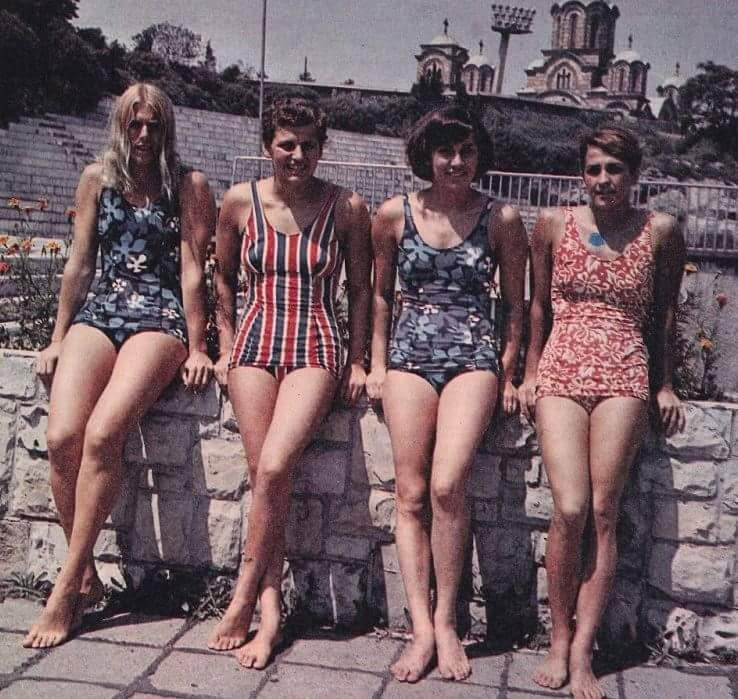 todDM53izjASpRe's tweet photo. BAZEN NA TAŠMAJDANU 
Stafeta Jugoslavije u plivanju : 🏊‍♀️ 🏊‍♀️ 🏊‍♀️ 🏊‍♀️
Ana Boban,Mirjana Segrt, Đurdja Bjedov i Zdenka Gasparac. 1968. godina https://t.co/uQC9m7ooJL