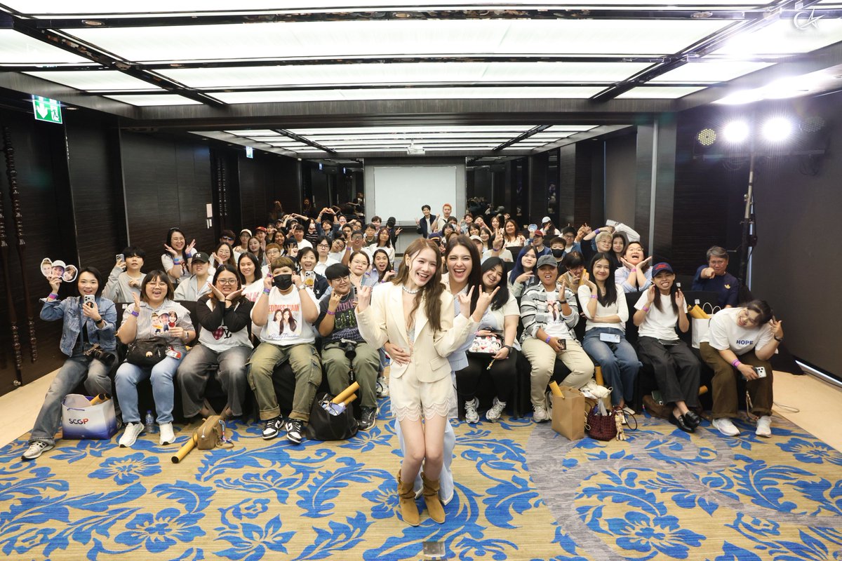glonair's tweet photo. OCEAN STAR Entertainment จัดเต็มความฟิน! งานแฟนไซน์ครั้งแรกในไทยของ "เชลลี่ พันดาว" อบอุ่น สนุกสนาน ครบรสทั้งร้องและเต้น

จบลงไปแล้วอย่างประทับใจกับงานแฟนไซน์ครั้งแรกในประเทศไทยของ เชลลี่ พันดาว จัดขึ้นโดย OCEAN STAR Entertainment เมื่อวันที่ 22 สิงหาคม 2569 ซึ่งกระแสตอบรับอย่างดีเยี่ยมจนบัตร Sold Outทุกที่นั่ง บรรยากาศภายในงานเต็มไปด้วยรอยยิ้ม เสียงหัวเราะ ความอบอุ่น และความสนุกสนานแบบจัดเต็มจากแฟนคลับทั้งชาวไทยและต่างชาติที่บินลัดฟ้ามาร่วมสร้างความทรงจำดีๆ ร่วมกันอย่างคับคั่ง

ขอบคุณทุกการสนับสนุนและพลังใจที่ร่วมสร้างความทรงจำสุดพิเศษในวันนี้ เตรียมพบกับผลงานชิ้นต่อไปของพวกเรากันในเร็ว�� นี้ค่ะ

📍 ติดตามความเคลื่อนไหวได้ที่: OCEAN STAR Entertainment ทุกช่องทาง

#TheLittleUniverseXOceanStar
#ShellyPundao1stFansignlnBKK
#ShellyPandao
#OceanStarEntertainment
#MotionMindsEntertainment