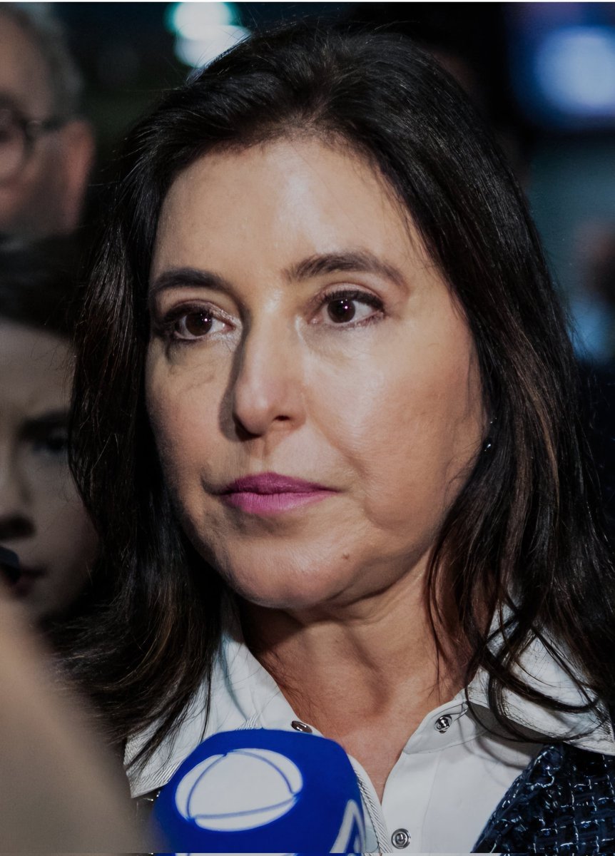 TumultoBR's tweet photo. Pobre São Paulo!!
Como o estado mais rico do país vai eleger duas candidatos que nunca fizeram nada por seus respectivos estados? 
Dá pra imaginar? https://t.co/PK2wTvH67l