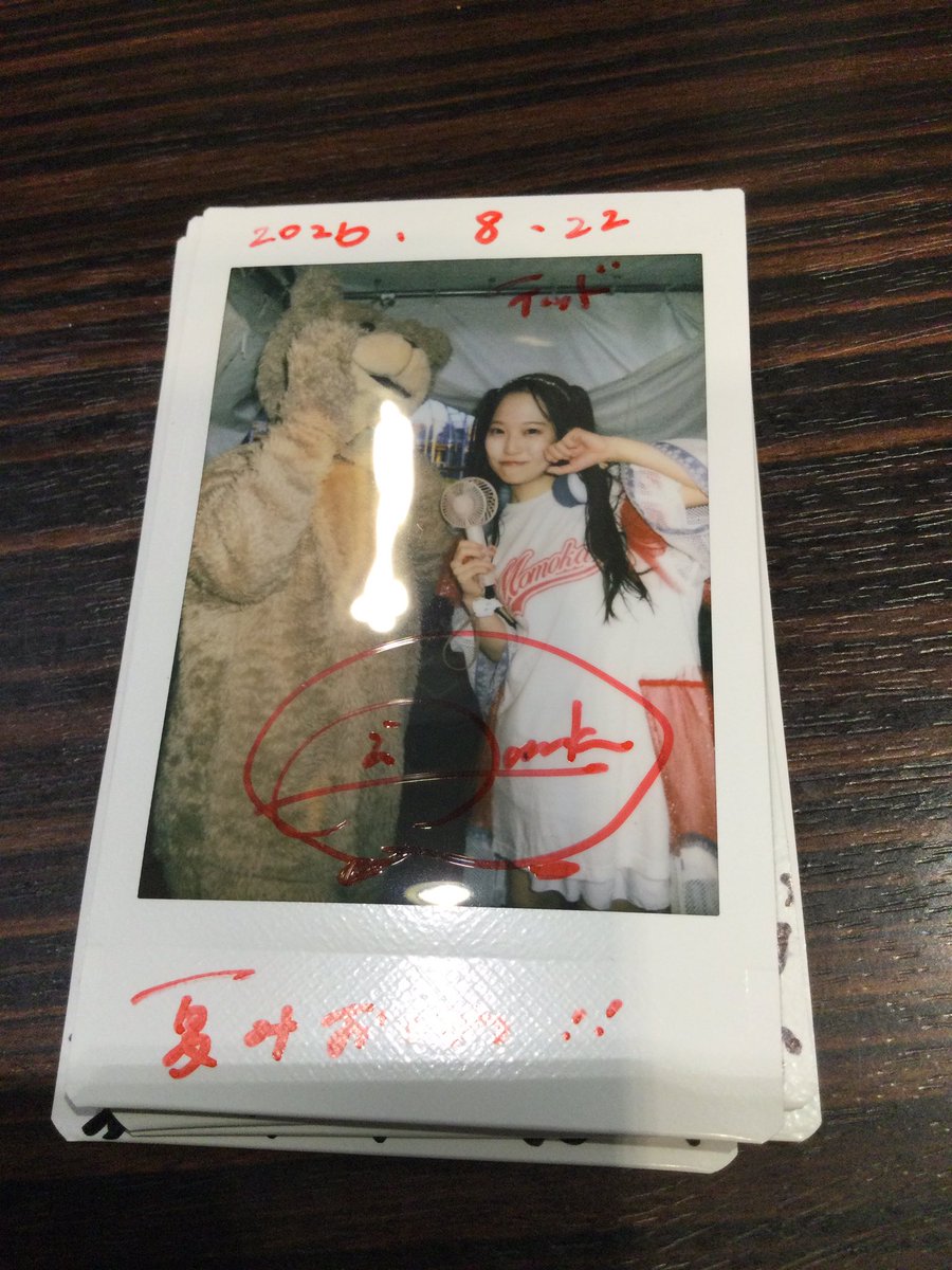 tedsan0202's tweet photo. 昨日の散歩

ワガラノ浅尾さんピンチェキ、2sチェキ
最初の特典会で「くまさん待ってるね」って書かれたら、まぁ着ちゃいますね…
2本目のライブも途中まで全身着ててちゃんと認識されてました…
こっちで野外のライブもそうあるものではないので、夏の🐻は見納めですね https://t.co/DDuexsM1Xl