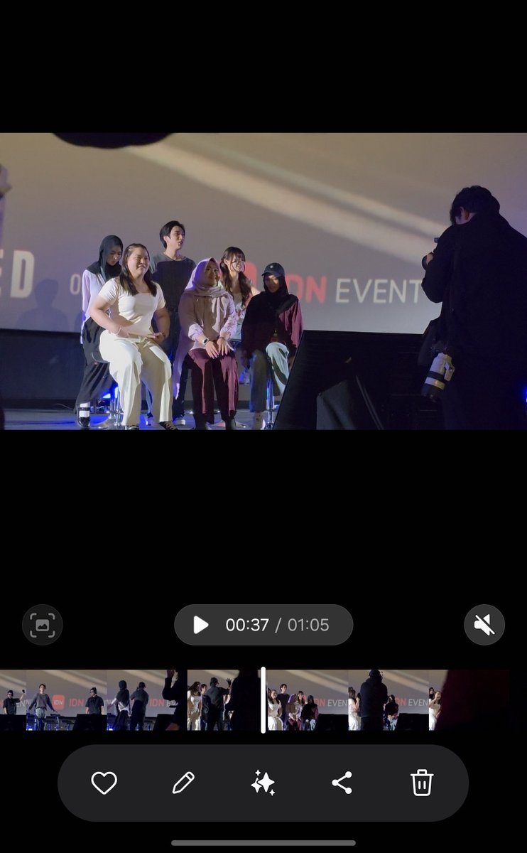 neglectedrealm's tweet photo. btw i also managed to take vids/pics for some of the 1:5 &amp; 1:15 group photos with jacob ytd. if you happen to be in this picture or know someone who's in the group and want the original video/pic you can dm me ^^

#JACOB_MTWTOUR2026 https://t.co/omtWxOkdHi