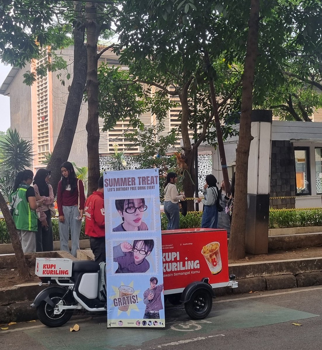 wocnies's tweet photo. Sedih ga sempet ketemu @Alphaka_02z cabang jabo, tapi freebiesnya nyampe dan lucu2 sekalii makasih nyaw, makasih juga etmin @LEOZ_INA udh percaya buat jadiin aku volunteer lagi, alhamdulillah yg kali ini lancar 🫶 https://t.co/63VWqDJkYE