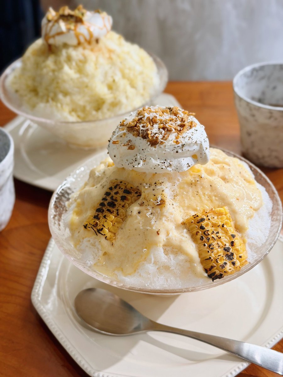 fuyumi1108's tweet photo. とうもろこしかき氷の季節だ🌽

❶かき氷屋 六花 Ricca
❷麻布野菜菓子Azabu Yasai Gashi 
❸甘味処 かき氷 喜良久

#氷活  #かき氷 
#日常垢 
#休日の過ごし方 https://t.co/HPuNAQwHmP