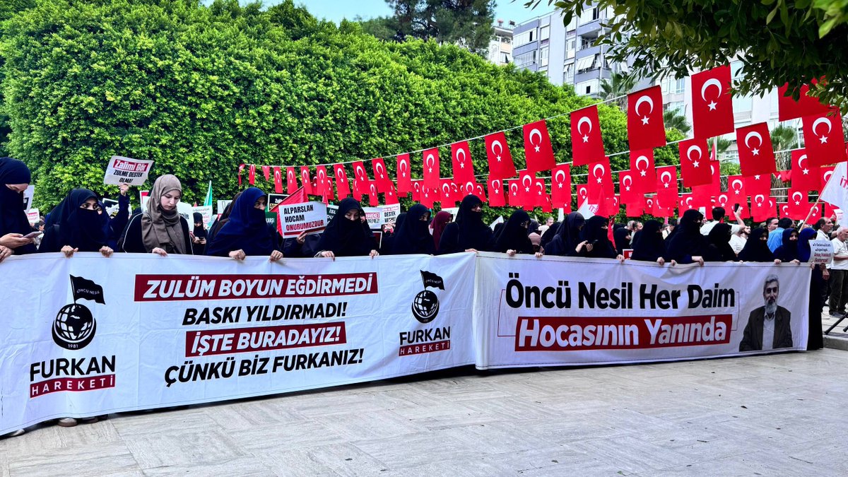 Alsanaog's tweet photo. @fhengellenemez AlparslanHoca Tutuklandı
SemraKuytul Tutuklandı
LanetOlsun BöyleAdalete
FurkanHareketi Tertemizdir https://t.co/Uea1FQuv6g