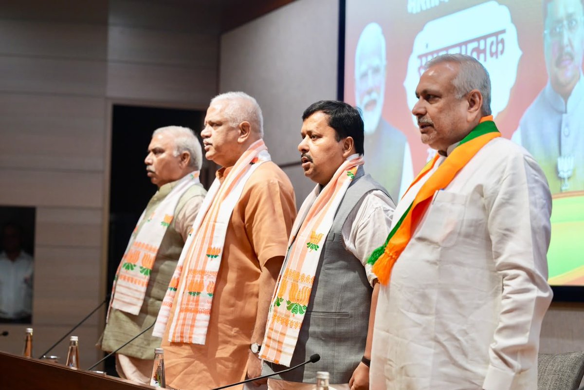 BJP4India's tweet photo. भाजपा के राष्ट्रीय अध्यक्ष श्री @NitinNabin ने आज भाजपा मुख्यालय में नवनियुक्त राष्ट्रीय पदाधिकारियों, प्रदेश अध्यक्षों एवं प्रदेश संगठन महामंत्रियों के साथ बैठक में सहभागिता की। https://t.co/iaDo1cQ0zJ
