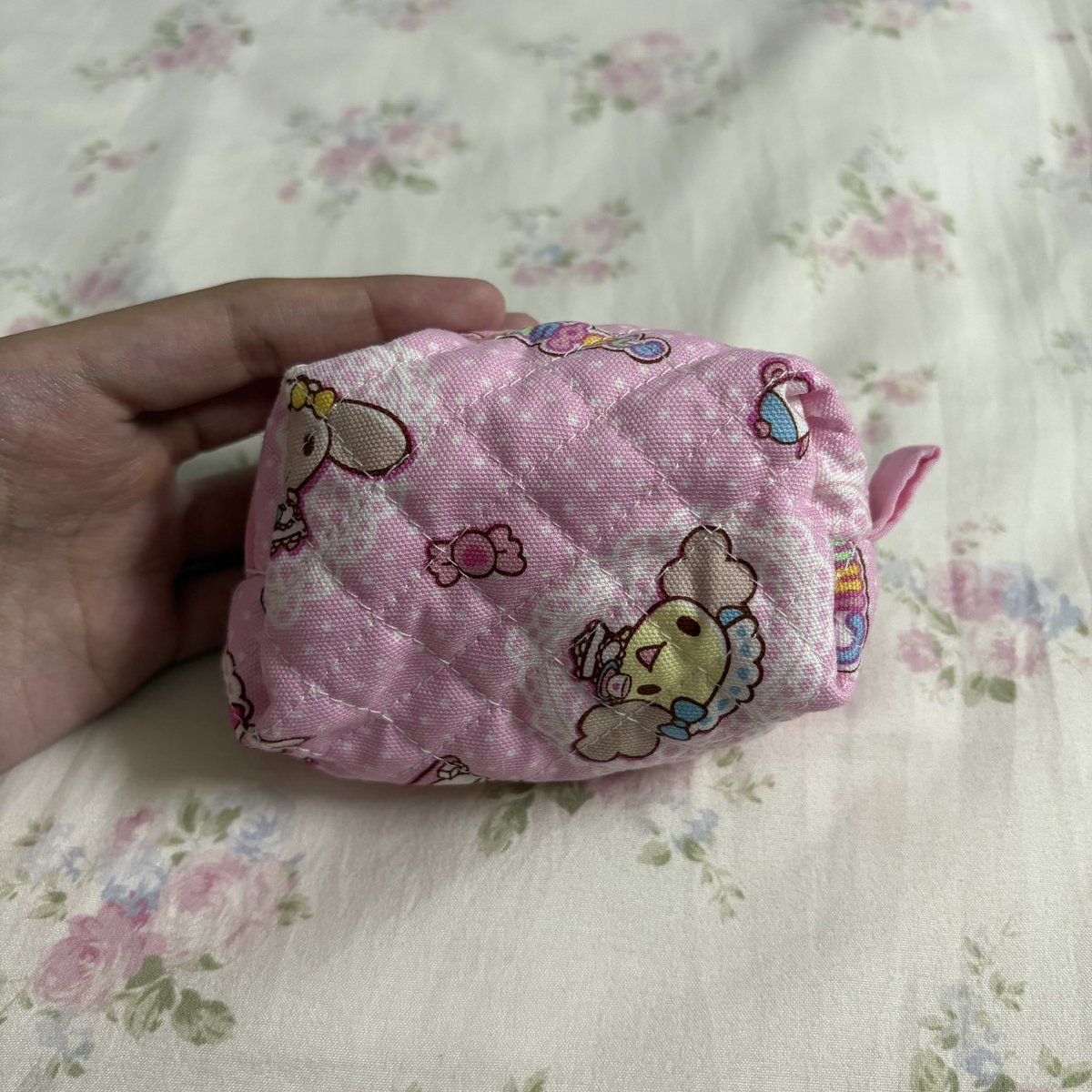 bunnyjammm's tweet photo. wts / ส่งต่อ กระเป๋าจิ๋ว 🩷

กระเป๋า handmade เย็บเอง ผ้าปีเก่า เป็นผ้าลิขสิทธิ์ของแท้ เอ้บจากร้าน apinktreasure ใน tiktok 

* 390 ฿ รวมส่ง 🫶🏻

สนใจ dm เพิ่มเติมได้ค่า
#ตลาดนัดsanrio  #ส่งต่อกระเป๋า #ส่งต่อกระเป๋าสตางค์ https://t.co/vzNvCaGcbK