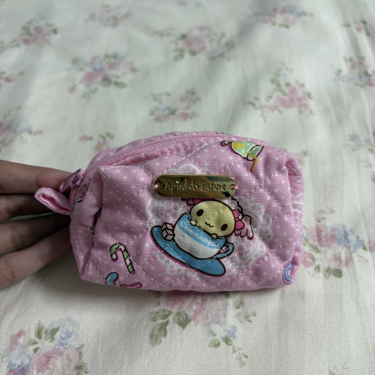 bunnyjammm's tweet photo. wts / ส่งต่อ กระเป๋าจิ๋ว 🩷

กระเป๋า handmade เย็บเอง ผ้าปีเก่า เป็นผ้าลิขสิทธิ์ของแท้ เอ้บจากร้าน apinktreasure ใน tiktok 

* 390 ฿ รวมส่ง 🫶🏻

สนใจ dm เพิ่มเติมได้ค่า
#ตลาดนัดsanrio  #ส่งต่อกระเป๋า #ส่งต่อกระเป๋าสตางค์ https://t.co/vzNvCaGcbK