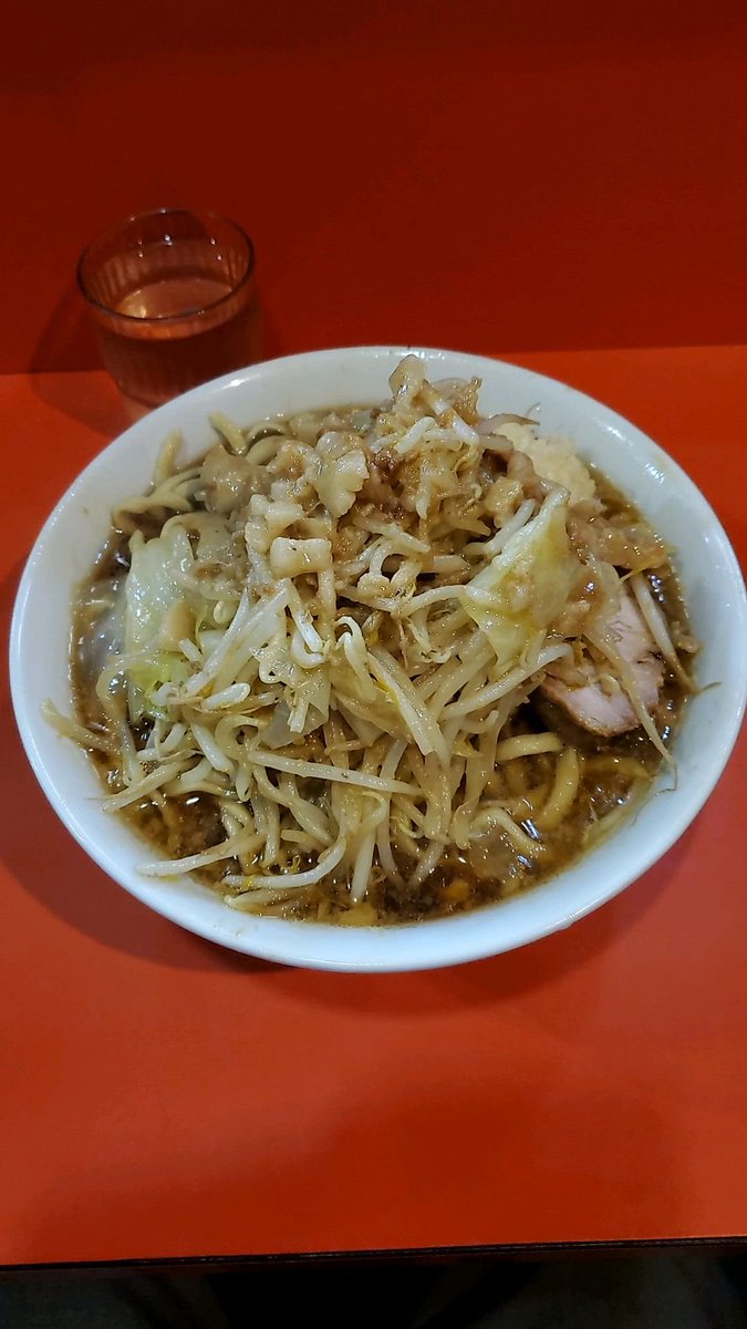jilo_fuji_com's tweet photo. 二郎　仙川店
@senjiro26 

2026年186杯目
小ラーメンYNA

10回目。
奥側の席だとキンキンに冷えた状態で喰らえるの最高。 https://t.co/erZE2WQ3Uu