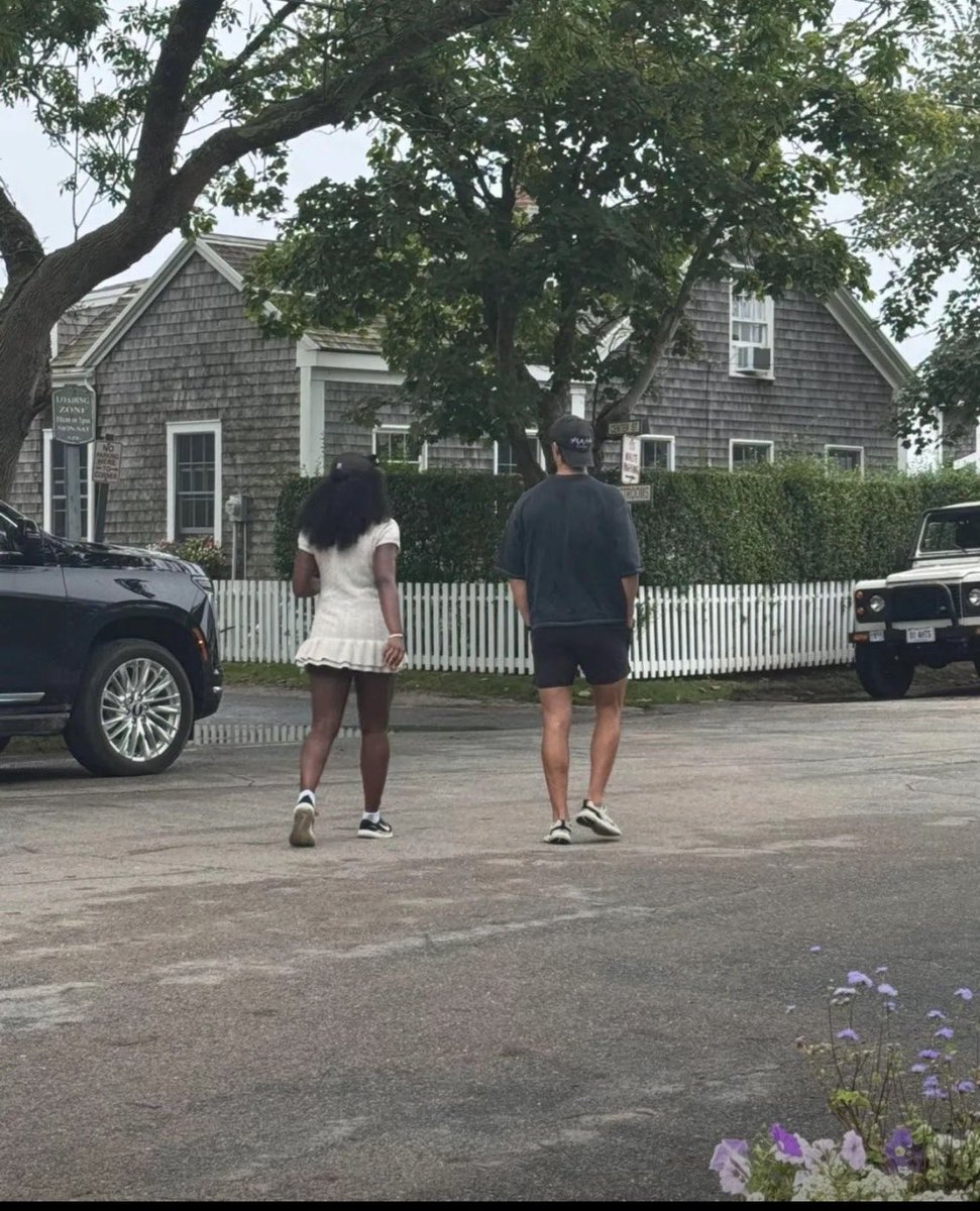 msdebola's tweet photo. NANTUCKET really got them looking like a married couple on their little escape from reality😭🤭>>>> https://t.co/JrrZWmdHns
