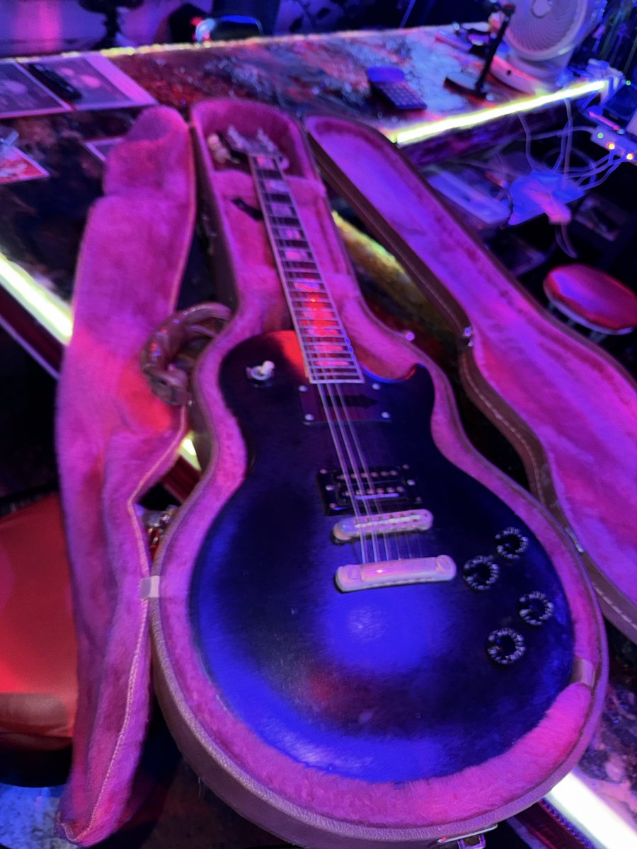 hgate666's tweet photo. 久しぶりメインJUNKIEギター🎸メンテ https://t.co/lrATHQzWgC