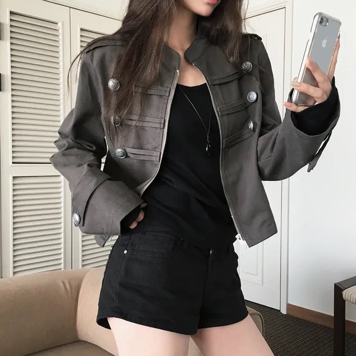 lmrjfp's tweet photo. ♠️ 나폴레옹 단추룩 ♠️

하츠투하츠가 입어서 더 난리난 나폴레옹단추룩
자라 단추룩 나올때부터 관심있었는데
트렌드에 맞춰서
다들 나폴레옹 단추룩하나 장만하자 소녀들아

상품정보 타래로 https://t.co/7fXYUQKcXJ