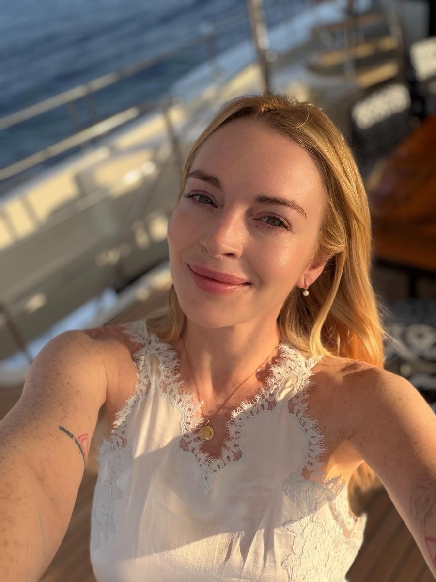 lavitalohan's tweet photo. Lindsay Lohan enjoying her Euro summer. https://t.co/HsXGCEFil0