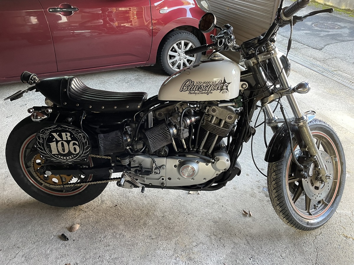 takkey106's tweet photo. サンダンスから引き取った時も日産スタジアム往復した時もこのシートだけど
尻痛く…はなるけど、翌日まで響かないんだよな…？

イヤ待て、
シートがじゃなくて、リアショック換えたから？
オーリンズからKYBにしたから？
え？そんな効果あんの？ https://t.co/M01nCDi62E