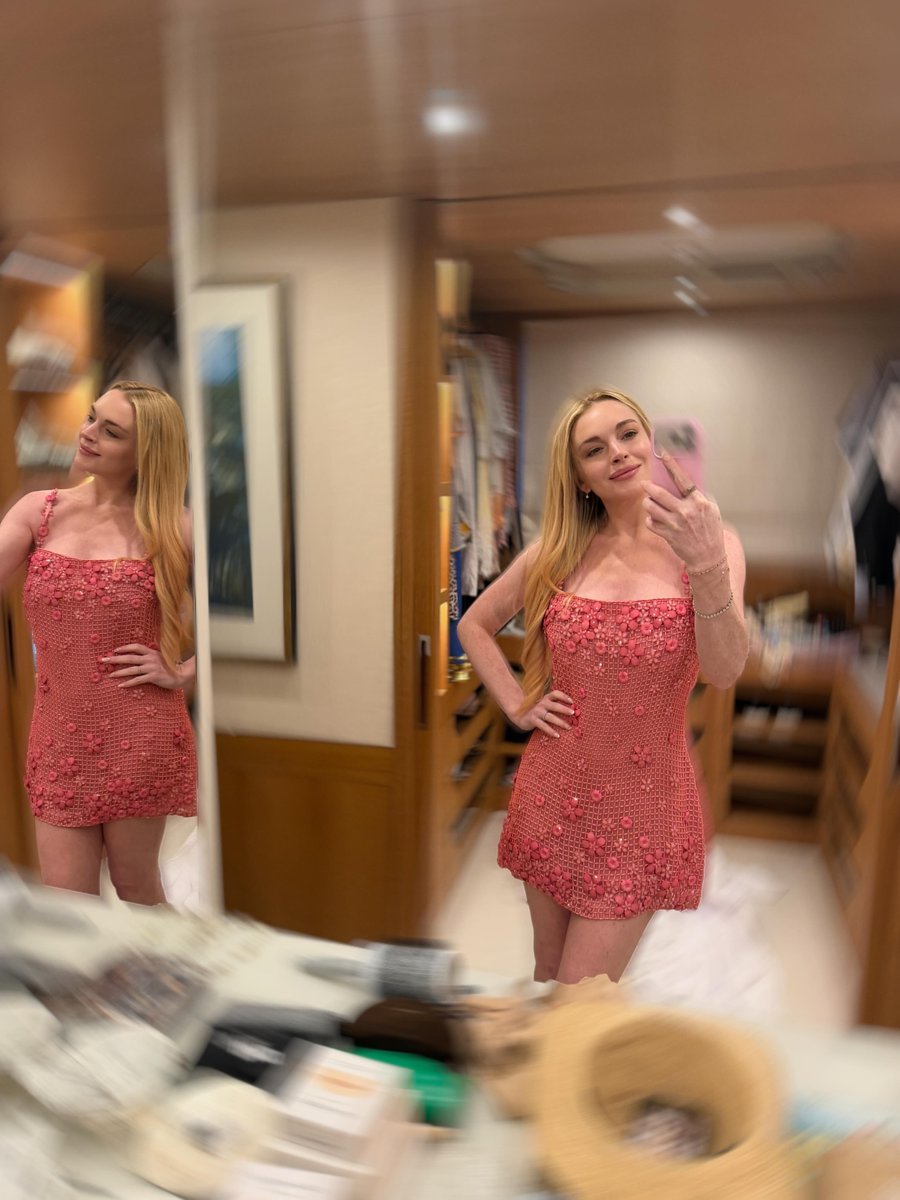 lavitalohan's tweet photo. Lindsay Lohan enjoying her Euro summer. https://t.co/HsXGCEFil0