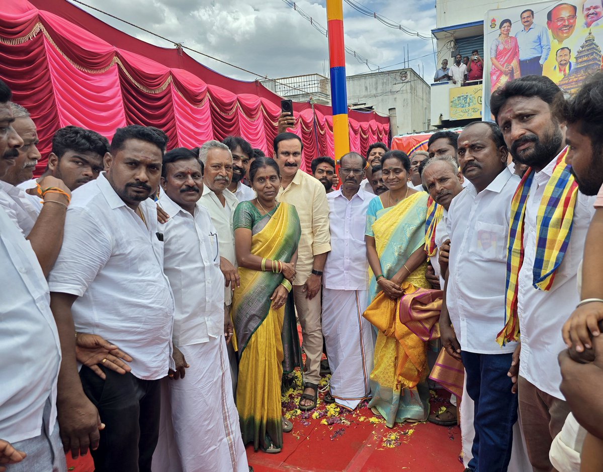 draramadoss's tweet photo. சேலம் தெற்கு மாவட்டம், சங்ககிரி சட்டமன்ற தொகுதி, வெள்ளையம்பாளையத்தில், பாட்டாளி மக்கள் கட்சியின் முன்னாள் சட்டமன்ற உறுப்பினர் வை.காவேரி அவர்கள் தலைமையில் 500-க்கும் மேற்பட்டோர் தங்களை பாட்டாளி மக்கள் கட்சியில் இணைத்துக் கொண்ட நிகழ்ச்சியில் பங்கேற்று, பாட்டாளி மக்கள் கட்சியின் கொடியேற்றி உரையாற்றிய போது.!

#PMK | #Salem