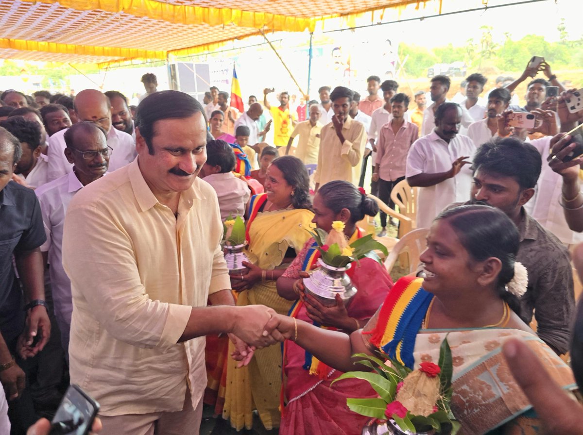 draramadoss's tweet photo. சேலம் தெற்கு மாவட்டம், சங்ககிரி சட்டமன்ற தொகுதி, வெள்ளையம்பாளையத்தில், பாட்டாளி மக்கள் கட்சியின் முன்னாள் சட்டமன்ற உறுப்பினர் வை.காவேரி அவர்கள் தலைமையில் 500-க்கும் மேற்பட்டோர் தங்களை பாட்டாளி மக்கள் கட்சியில் இணைத்துக் கொண்ட நிகழ்ச்சியில் பங்கேற்று, பாட்டாளி மக்கள் கட்சியின் கொடியேற்றி உரையாற்றிய போது.!

#PMK | #Salem
