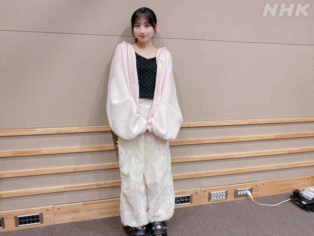 nhk_radirer's tweet photo. 👗#らじらーファッションチェック 👗

お待たせしました💖📸
#川﨑桜 ちゃん #五百城茉央 ちゃんのファッションチェックです✨

🌸同時配信はこちら🌸
https://t.co/x5sTKBxIQH
#nhkらじらー #乃木坂46 https://t.co/YUkOrlKd8q