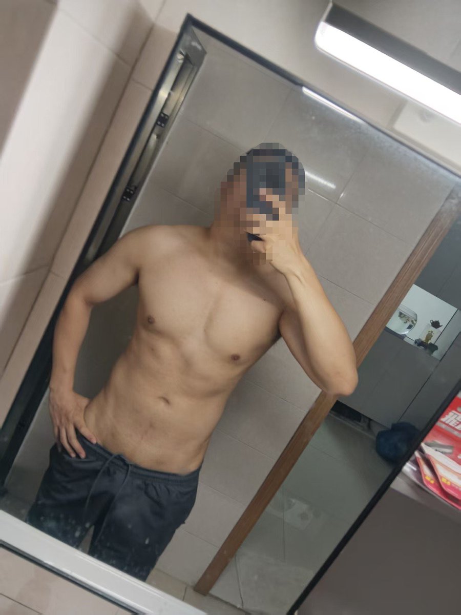 mucxim's tweet photo. 40的人了能保持这样也不错✌🏻 https://t.co/bQNp3L7zzw