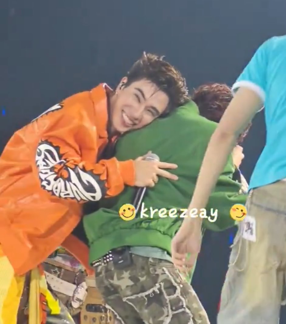 iherebxnz's tweet photo. เนียนกว่ารองพื้นทั้งประเทด เติมคนเดียวไม่แบ่งคัย https://t.co/mEX2CZR9nJ