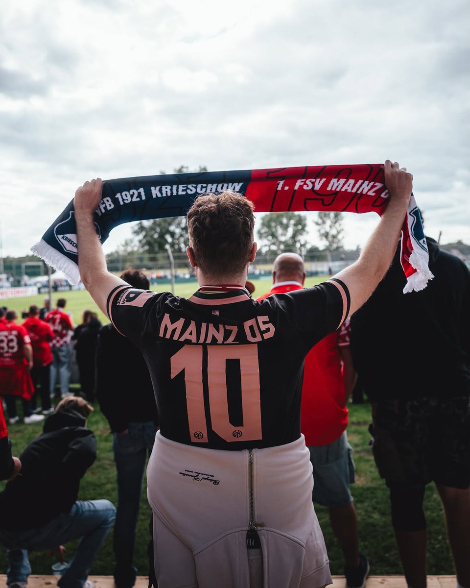 Mainz05en's tweet photo. Always together with our fans ❤️🤍

#Mainz05 #DFBPokal #VFBM05 https://t.co/o0UbFBA1RC