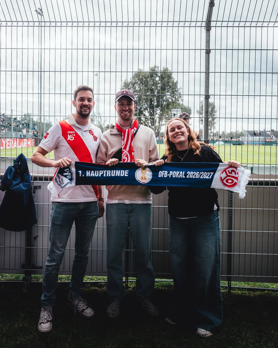 Mainz05en's tweet photo. Always together with our fans ❤️🤍

#Mainz05 #DFBPokal #VFBM05 https://t.co/o0UbFBA1RC