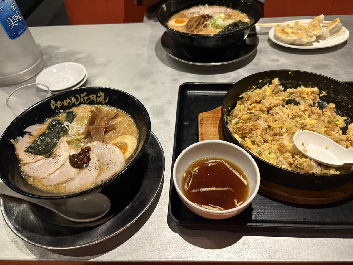 Orangevolley09's tweet photo. ありがたいことにシロンに奢ってもらい知立で初のらぁめん花月嵐へ！！
空きっ腹に味噌とニンニクで殴られて無事死亡

#いな民ラーメン部 https://t.co/VXYltNHIcx