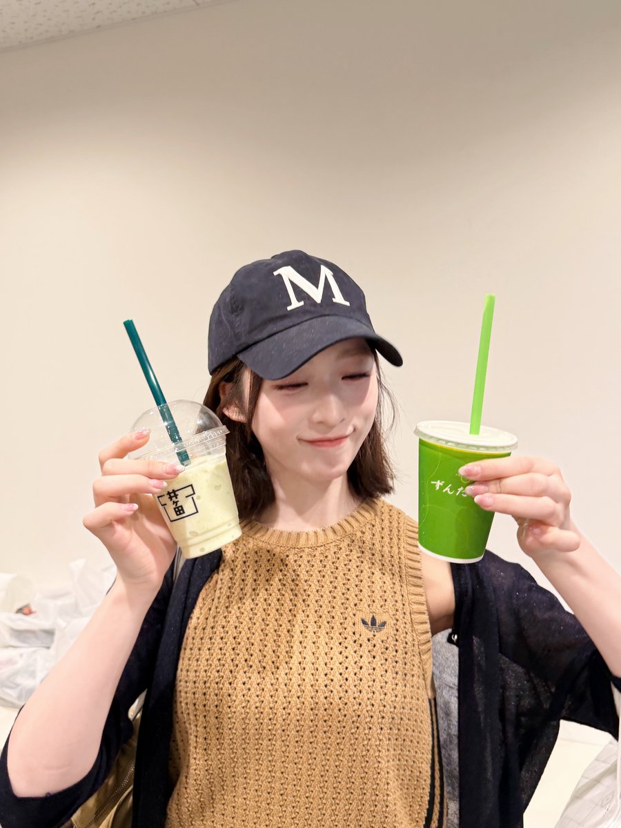 yuiyui_maromaro's tweet photo. #AKBが好きish
仙台握手会🐄💚
ありがとうございました！
初めましてのご挨拶が出来たり
このシングル期間で一緒に駆け抜けてくださる方がいたり
仙台だからこそ会える方がいたり
一人一人の大切な皆さんと
お話しできる時間が
とても楽しかったな〜😌💭

ライブのユニットで口移しのチョコレートも初めて披露させていただきました🤫🩷