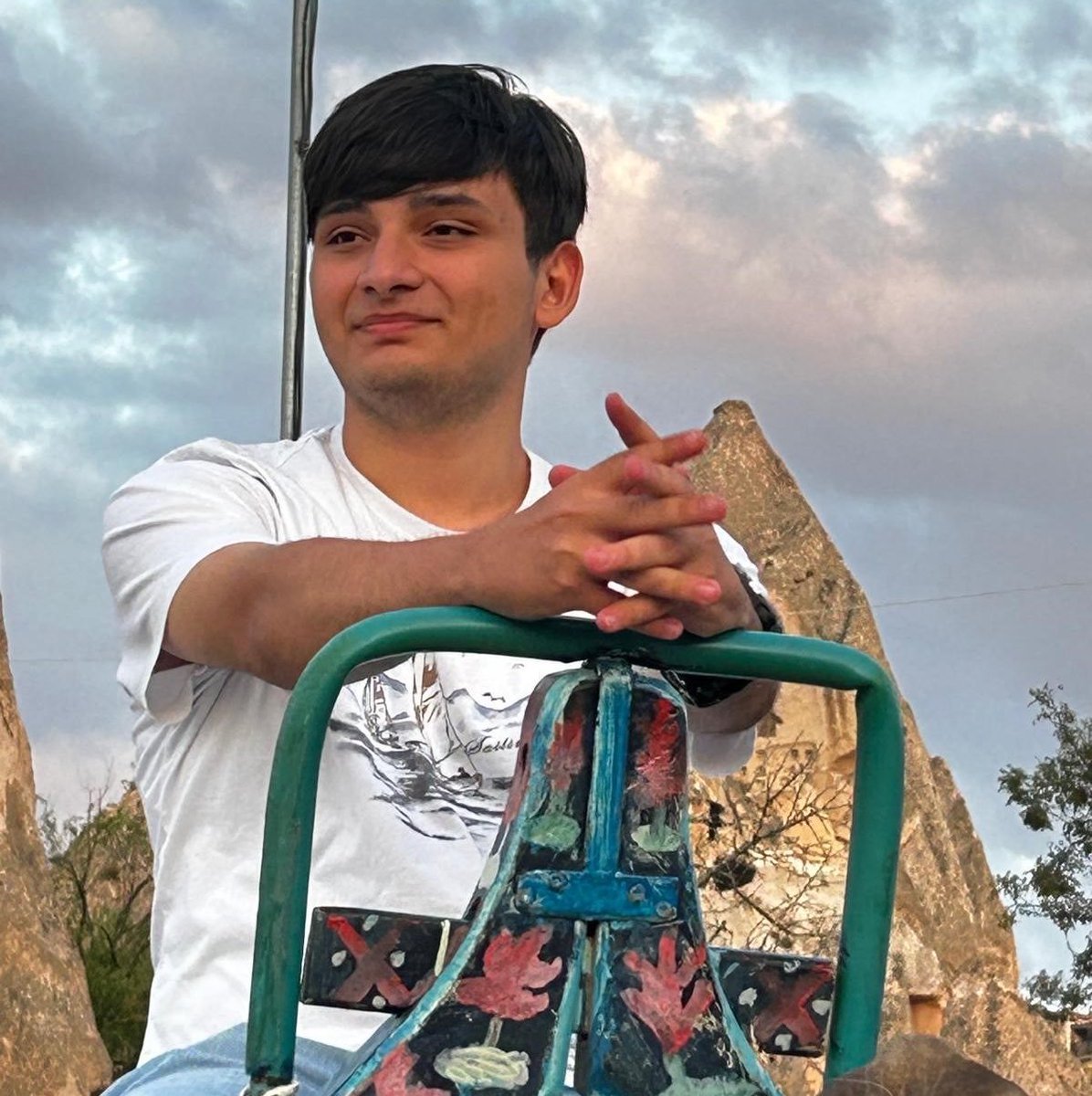 mediaactiveX's tweet photo. İki kayıp haberi...

Kocaeli’den tatil için Nevşehir’e giden 18 yaşındaki Mehmet Yılmaz’dan altı gündür haber alınamıyor...

Babasını ziyaret etmek için Mersin'den Adana'ya gelen 15 yaşındaki Selin Uçak ise iki gündür kayıp...

İki gencinde bulunması için aramalar, en üst seviyede devam ediyor...