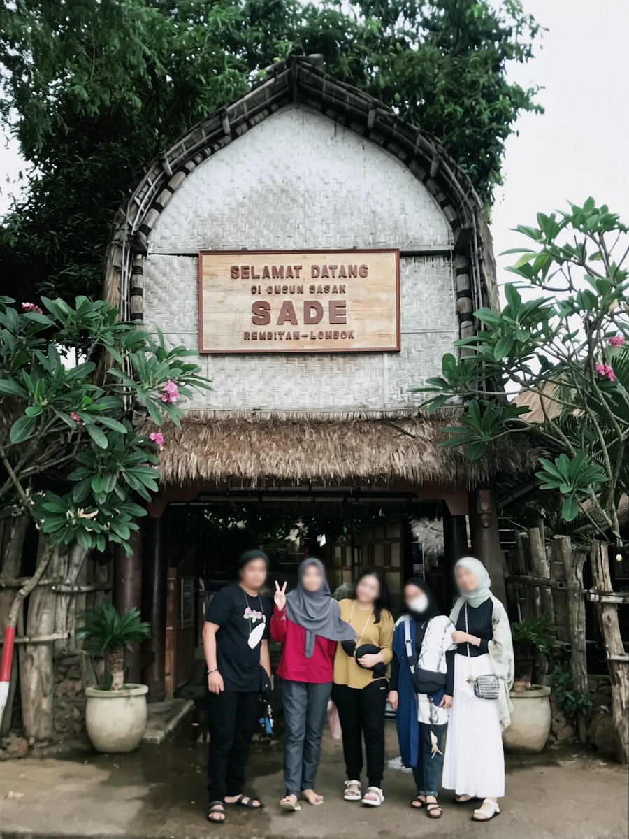 taurosze's tweet photo. Kakak kakak ini namanya โDesa Sadeโ ya, desanya indahh banget๐ฅบ
Tapi sayang semua budaya, sejarah, dan seni di Desa Sade hilang dalam semalam๐ญ๐
Lekas pulih Desa Sade ๐ฅ๐ฅ๐ฅ
Dan pada akhirnya Foto / Video akan menjadi sesuatu yg paling berharga.๐
#PrayForSade https://t.co/AJPgKocaQ3