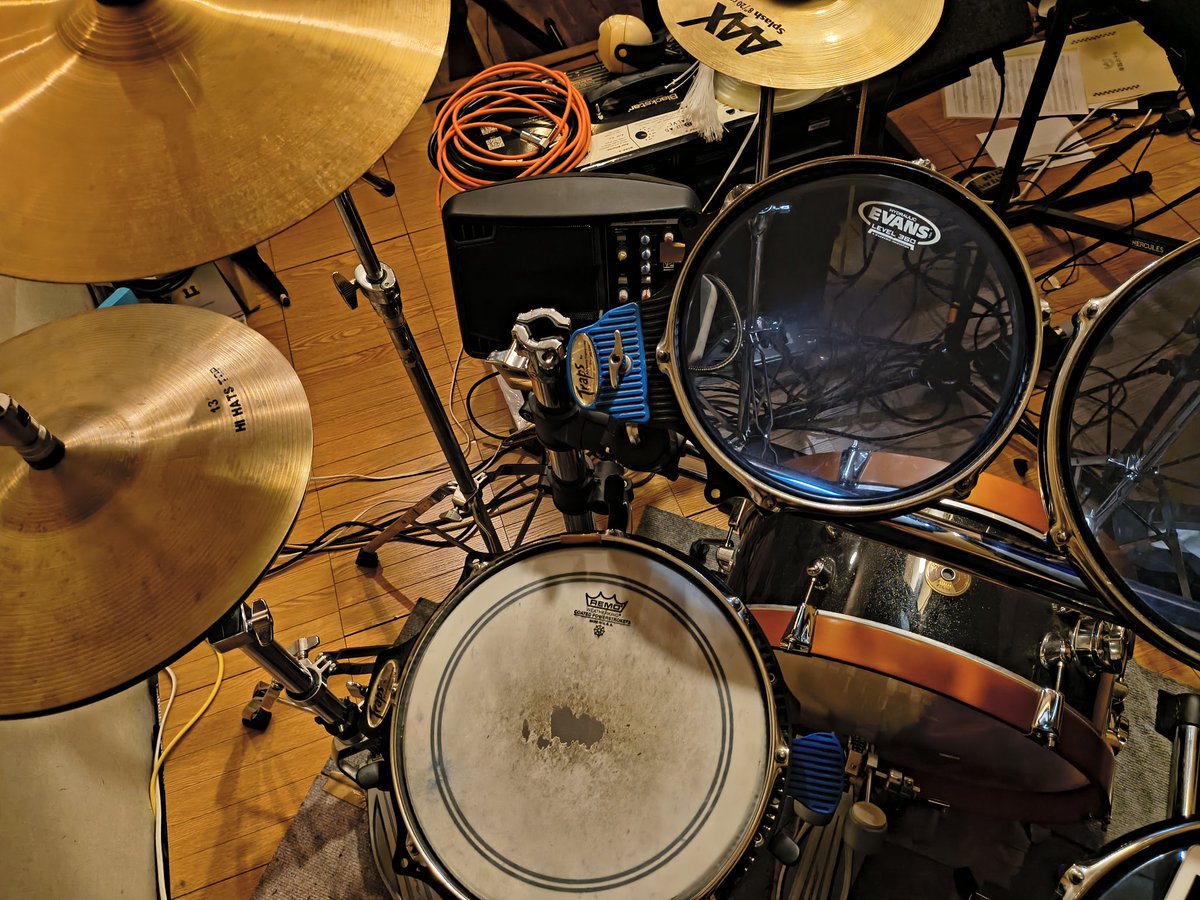 imasan103's tweet photo. と、いうわけで(？)いつものライブにハシゴでした🥁🥁
昼と夜で3バンド計10曲やり切りました〜💪
早く帰っておビビ飲みたいね🍺🍺🍺 https://t.co/GL0vaCabjC