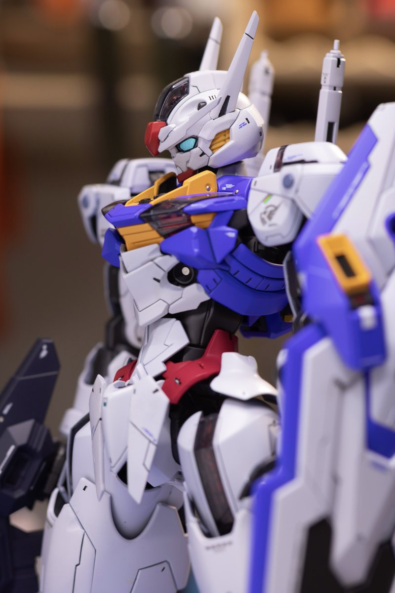 evlz2619's tweet photo. フルメカ エアリアル。約1年ぶりに自宅に帰ってきたのでパシャリ📸
台座のGUNDARMはデカールミキシング

久々に見たけどカッコイイ😊 https://t.co/Tvzb0qDzhA