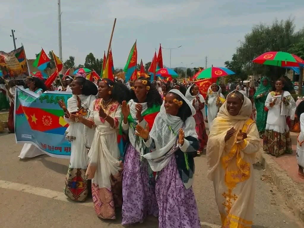 addisstandard's tweet photo. #Ashenda celebrations continue in various parts of #Tigray, including #Eritrean border, as #Mekelle festival canceled over drone fears 

While Tigray authorities canceled the main Ashenda festival gathering in Mekelle over fears of drone attacks, Tigrayan women and girls in various parts of the region, including along the Eritrean border, are continuing to mark the festivities.

In the border area between Tigray and Eritrea, the celebrations brought together residents of Tigray and Eritreans from the neighboring Senafe sub-zone.

Residents of Gulomakeda Woreda and Zalambessa town joined Eritreans from Ambesete Geleba, Serha, Embab Dhan, Kokobay, Endashim, Shimzana and other parts of Senafe for the celebration in Zalambessa, according to a Dimtsi Woyane broadcast.

Speaking at the event today, Eastern Zone Deputy Administrator Hailay Gebremariam said ongoing engagement between Tigrayans and Eritreans should serve peace, development and security for communities on both sides of the border. He said the two peoples share a common history, culture and heritage and have interconnected futures.

Participants quoted by the broadcast said communities on both sides had paid a heavy price for political tensions and called for deepening the emerging peace process and expanding cooperation.

The border-area celebrations contrasted sharply with developments in Mekelle, where regional authorities on Thursday canceled the main Ashenda gathering scheduled for Saturday.

The event, traditionally attended by thousands of young women and girls dressed in traditional finery, was called off over concerns that it could be targeted in drone attacks following a series of strikes in the region. The latest, on Wednesday, reportedly injured at least 14 civilians.

Ashenda celebrations are nevertheless continuing in various parts of Tigray through smaller local gatherings, keeping alive the annual festival that celebrates women and is associated with the Virgin Mary.