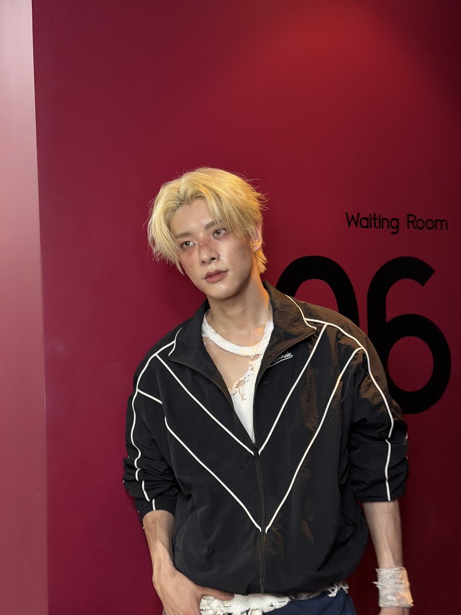 tvmvrn's tweet photo. 음중 제이크 재림하셨다 💛 https://t.co/wwteCXj0QU