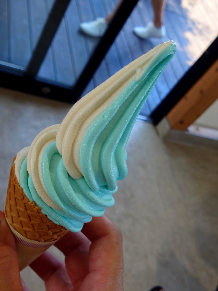 LUIGI5002's tweet photo. 今日は暑かったからソフトクリーム🍦2連チャン😋
てか汗流したい😵 https://t.co/qm7pzRUkpM