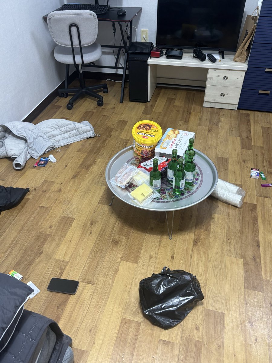 punpun892's tweet photo. 집이 걸레가 됐네 https://t.co/5oT4lp1nt1